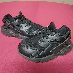Nike all black Huarache